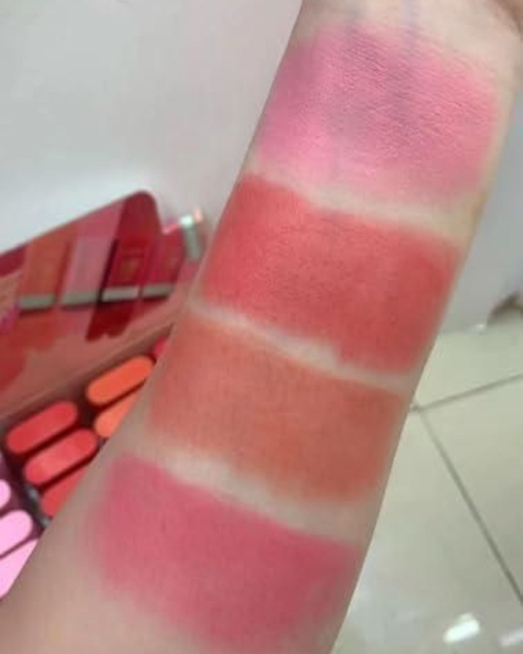 On The Go Glow Blusher Radiant Cream Finish